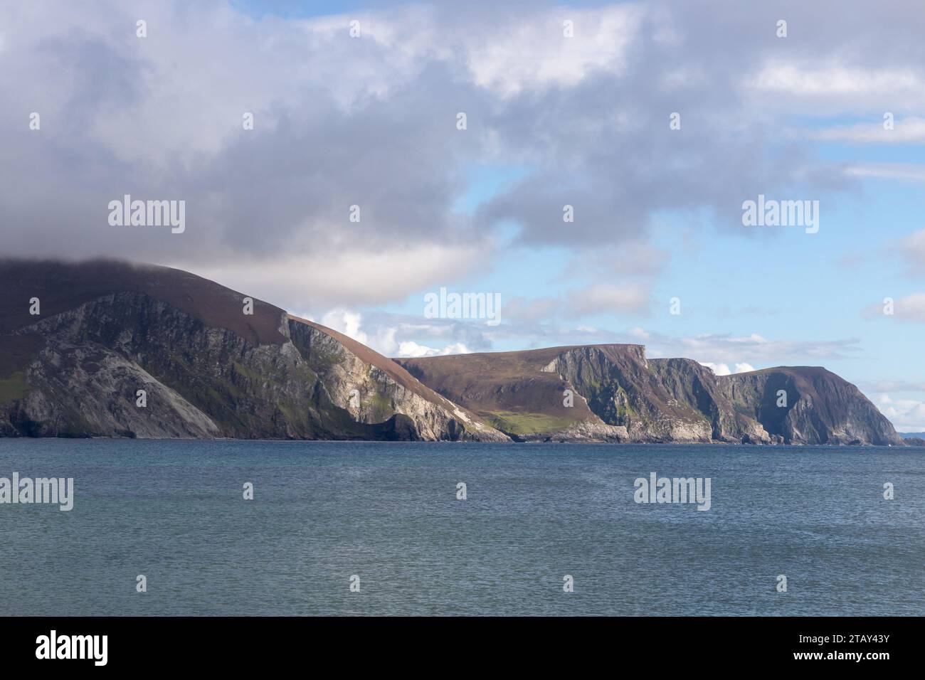 Menawn Cliffs, Keel Beach, Slievemore, Achill Island, Mayo, Irlande Banque D'Images