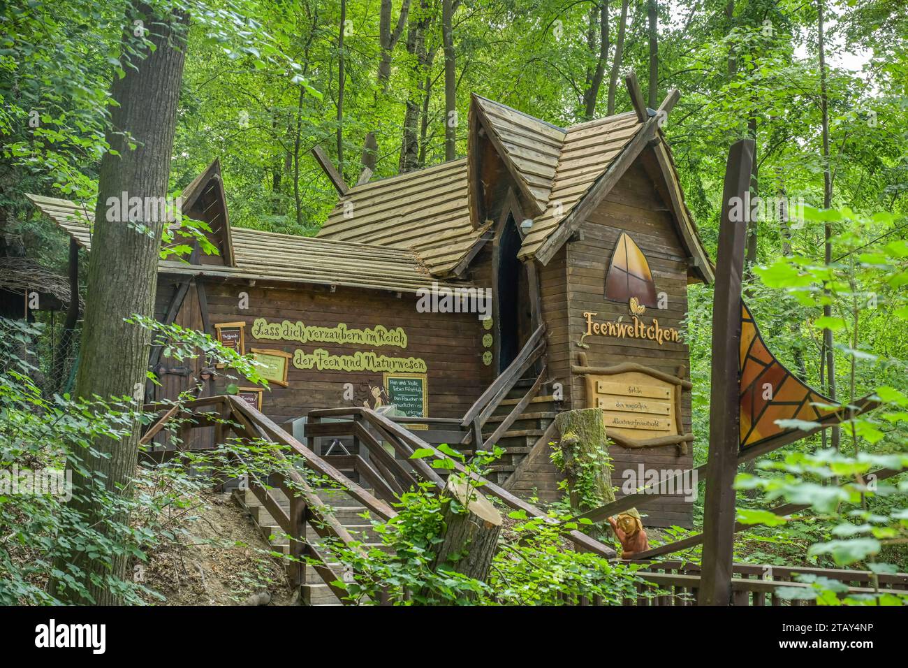 Feenweltchen, Feengrotten, Saalfeld, Thüringen, Deutschland *** Fairy World, Fairy Grotto, Saalfeld, Thuringe, Allemagne crédit : Imago/Alamy Live News Banque D'Images
