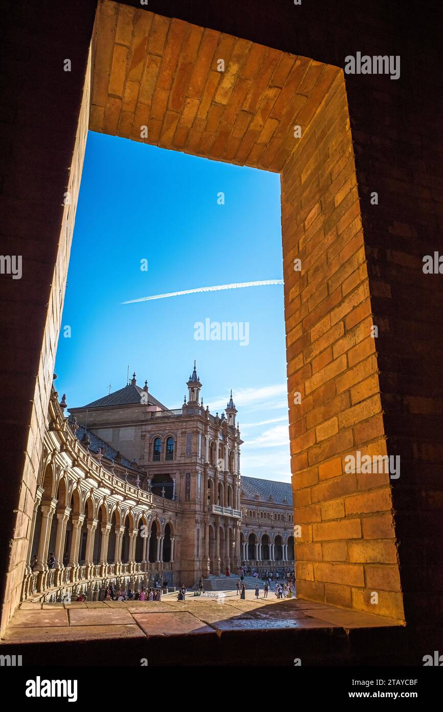Vue par la fenêtre de la Plaza de España à Séville Espagne Banque D'Images