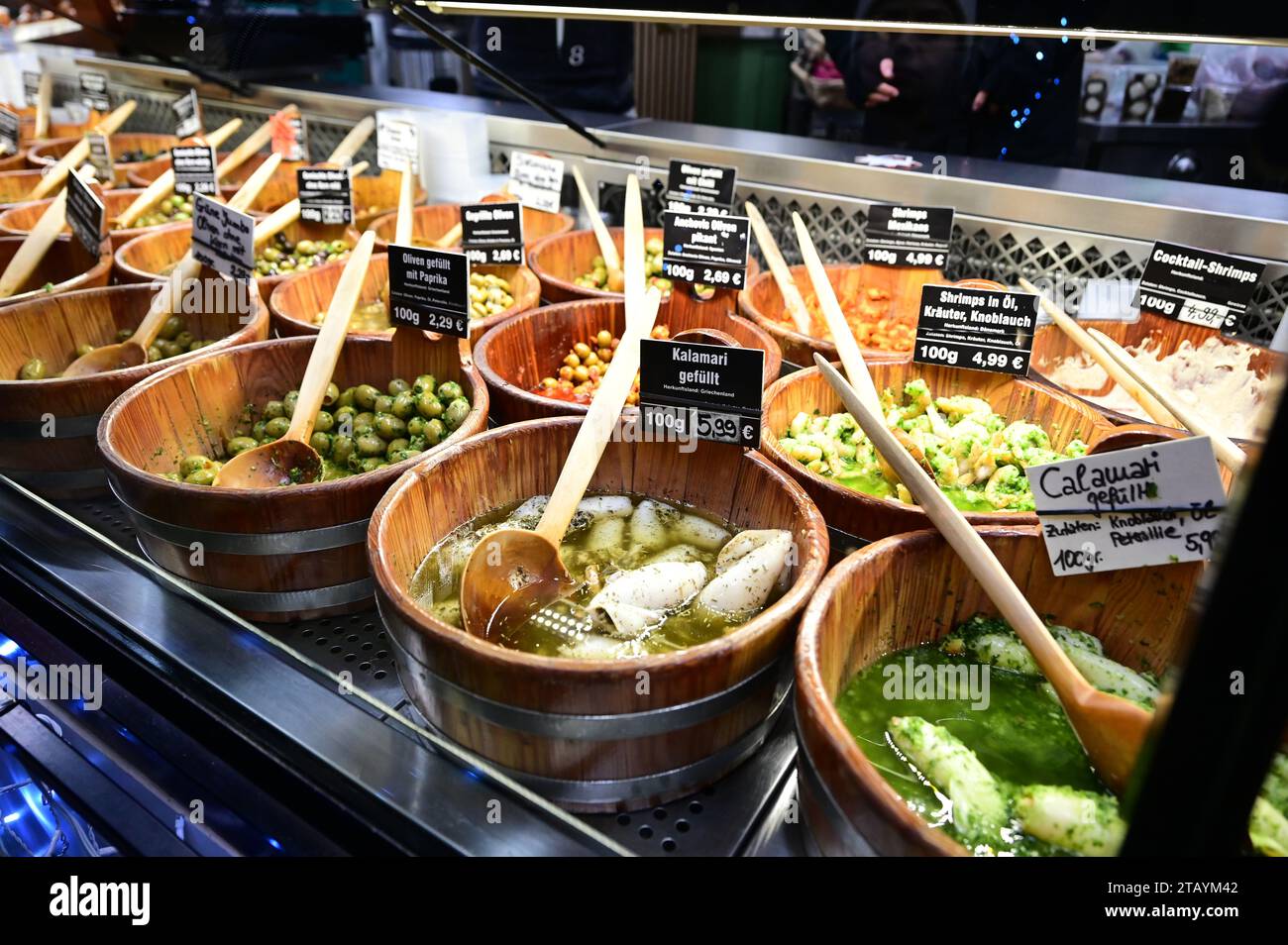 Le célèbre marché vert Viktualienmarkt (Schranne) à Munich dans la soirée Banque D'Images