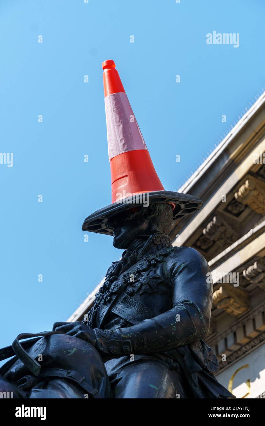 Statue du duc de Wellington à Glasgow, Écosse - vue rapprochée avec cône sur la tête Banque D'Images