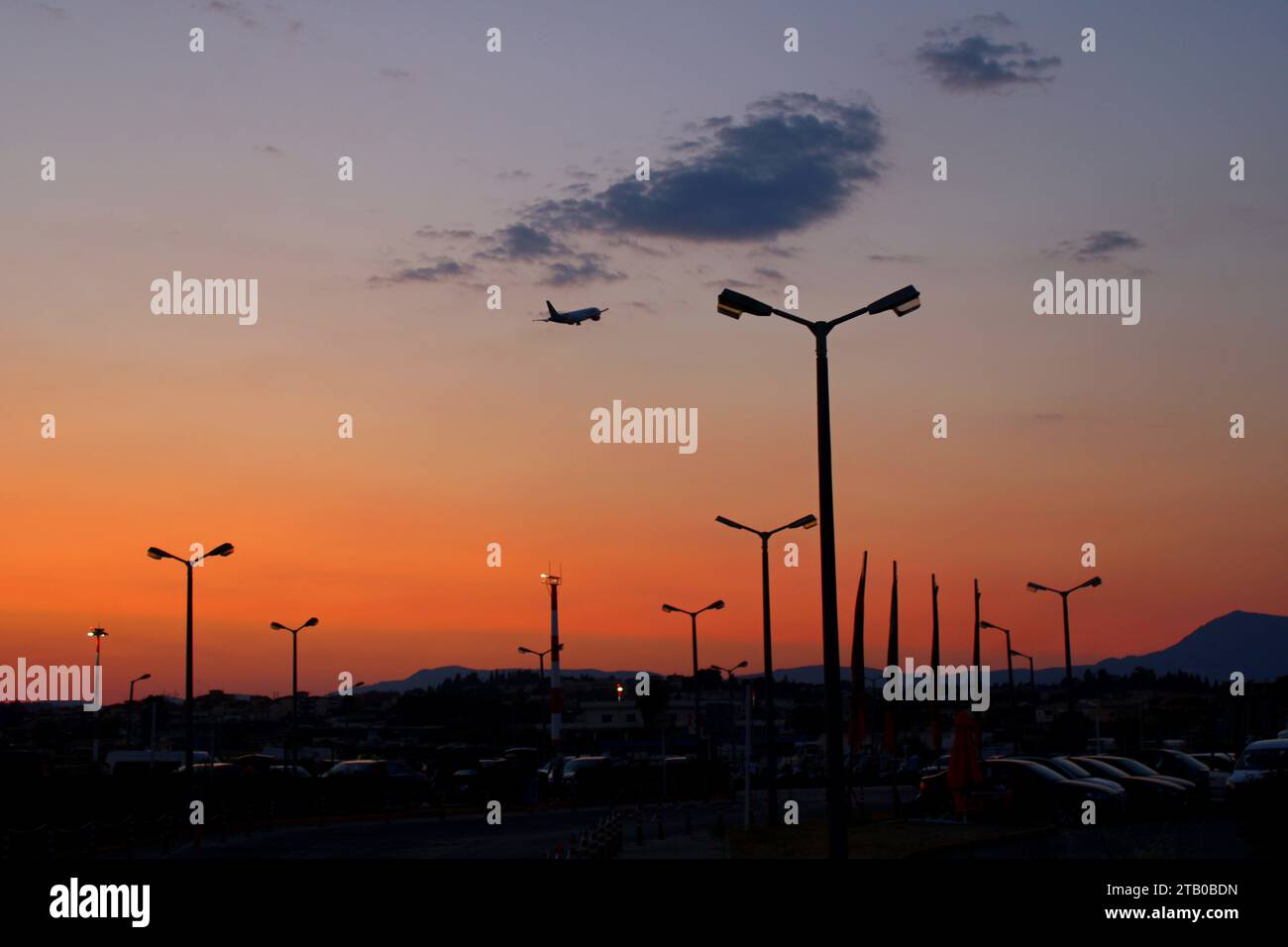 Aéroport Ioannis Kapodistraient, Corfou, Grèce au coucher du soleil Banque D'Images