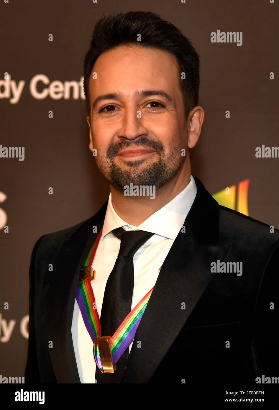 Washington, États-Unis. 03 décembre 2023. 2018 Kennedy Center Honoree compositeur et acteur Lin-Manuel Miranda arrive pour une soirée de gala à Washington, DC le dimanche 3 décembre 2023. Les honneurs sont décernés pour une réalisation de toute une vie dans les arts et la culture. Photo de Mike Theiler/UPI crédit : UPI/Alamy Live News Banque D'Images