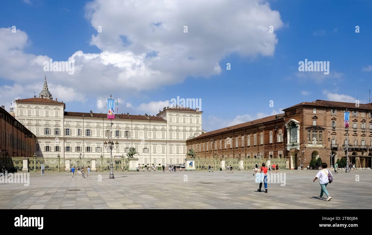 Vue de la façade du Palais Royal de Turin, un palais historique de la Maison de Savoie dans la ville de Turin en Italie du Nord. Banque D'Images
