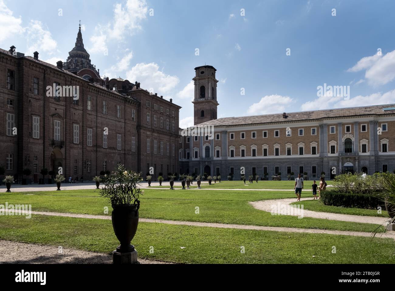 Vue sur les jardins du Palais Royal de Turin, un palais historique de la Maison de Savoie dans la ville de Turin, dans la région du Piémont, Italie du Nord. Banque D'Images