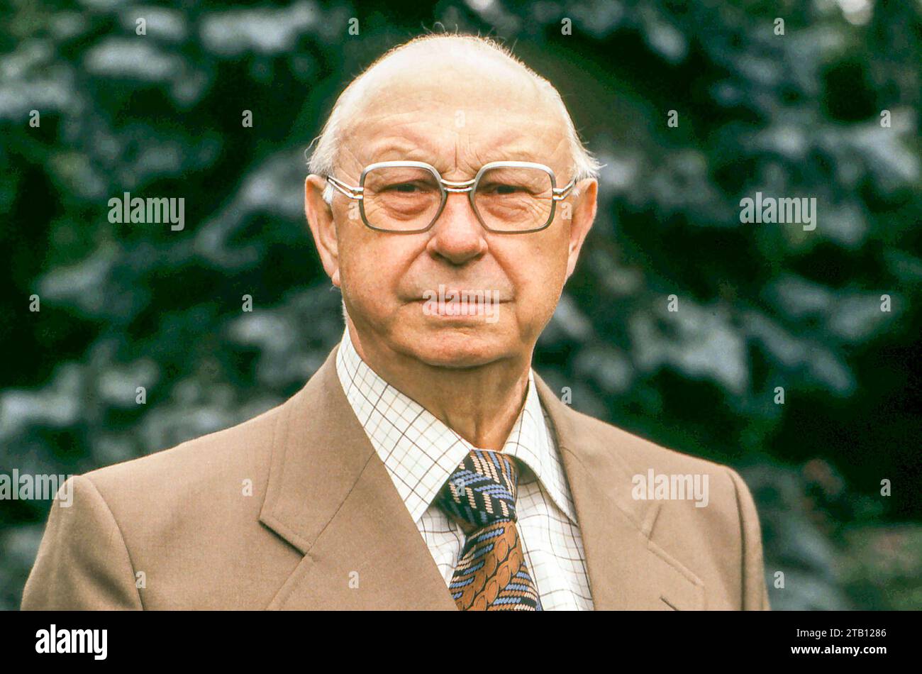 Heinrich Hellwege DP et CDU geb.18.08.1908 -04.10.1991. H. H. WAR M.d.B. sowie NDS MP von 1955 - 1959. Hier im Foto am 23.08.1977. *** Heinrich Hellwege DP et CDU né 18 08 1908 04 10 1991 H H était M d B et NDS MP de 1955 1959 ici sur la photo sur 23 08 1977 crédit : Imago / Alamy Live News Banque D'Images