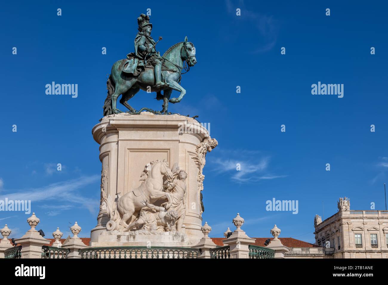 Statue équestre du roi José I à Lisbonne, Portugal. Point de repère de la ville du 18e siècle sur Praca do Comercio. Banque D'Images