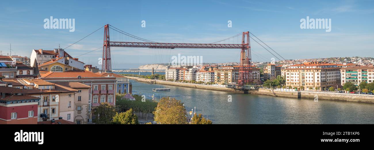 Dévoilement de la splendeur pittoresque du pont de Bizkaia contre la Skyline de Portugalete Banque D'Images