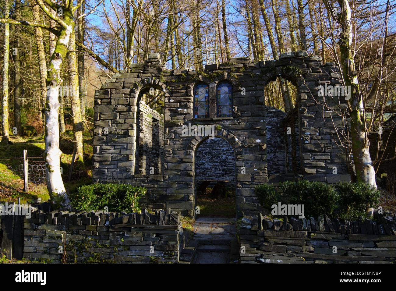 Restes de chapelle dans CWM Ratgoed (Ratgoed Valley) Gwynedd pays de Galles Royaume-Uni Banque D'Images