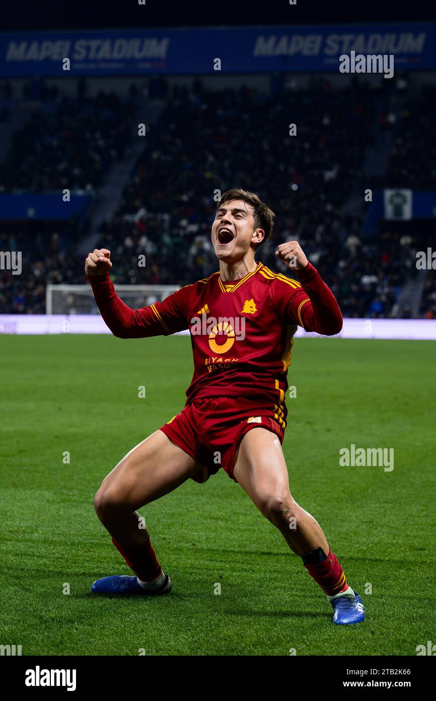 Reggio Emilia, Italie. 3 décembre 2023. Paulo Dybala de L'AS Roma célèbre lors du match de football Serie A entre l'US Sassuolo et L'AS Roma. Crédit : Nicolò Campo/Alamy Live News Banque D'Images