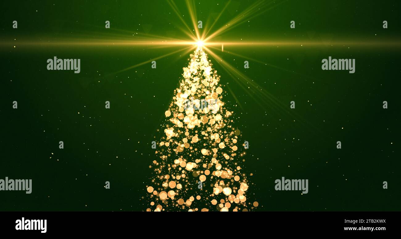 Sapin de Noël lumineux avec des étoiles de lumières scintillantes et des flocons de neige flottant sur fond vert. Vacances d'hiver, nouvel an, concept de décorations festives. Banque D'Images