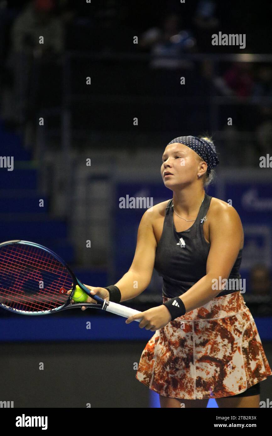 Saint-Pétersbourg, Russie. 03 décembre 2023. Diana Shnaider de Russie joue contre Viktoriya Tomova de Bulgarie lors du match de tennis exhibition des trophées de Palmyre du Nord - Tournoi international de tennis exhibition par équipes à la KSK Arena. Score final ; Diana Shnaider 0:2 Viktoriya Tomova. (Photo Maksim Konstantinov/SOPA Images/Sipa USA) crédit : SIPA USA/Alamy Live News Banque D'Images