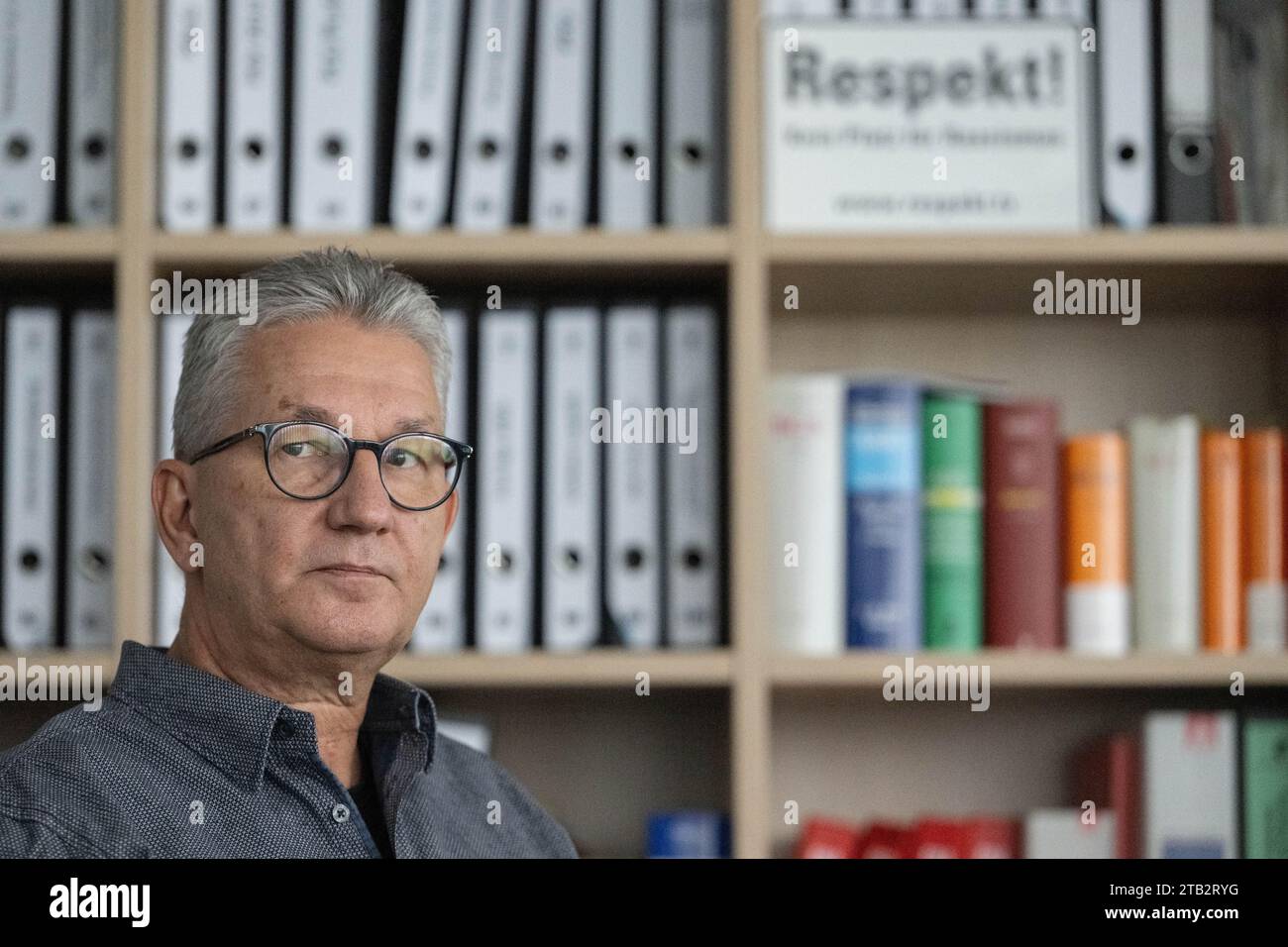 Stuttgart, Allemagne. 04 décembre 2023. Harald Buck, président du comité général et du comité d'entreprise de Porsche, participe à une interview avec l'agence allemande de presse (dpa). Crédit : Marijan Murat/dpa/Alamy Live News Banque D'Images