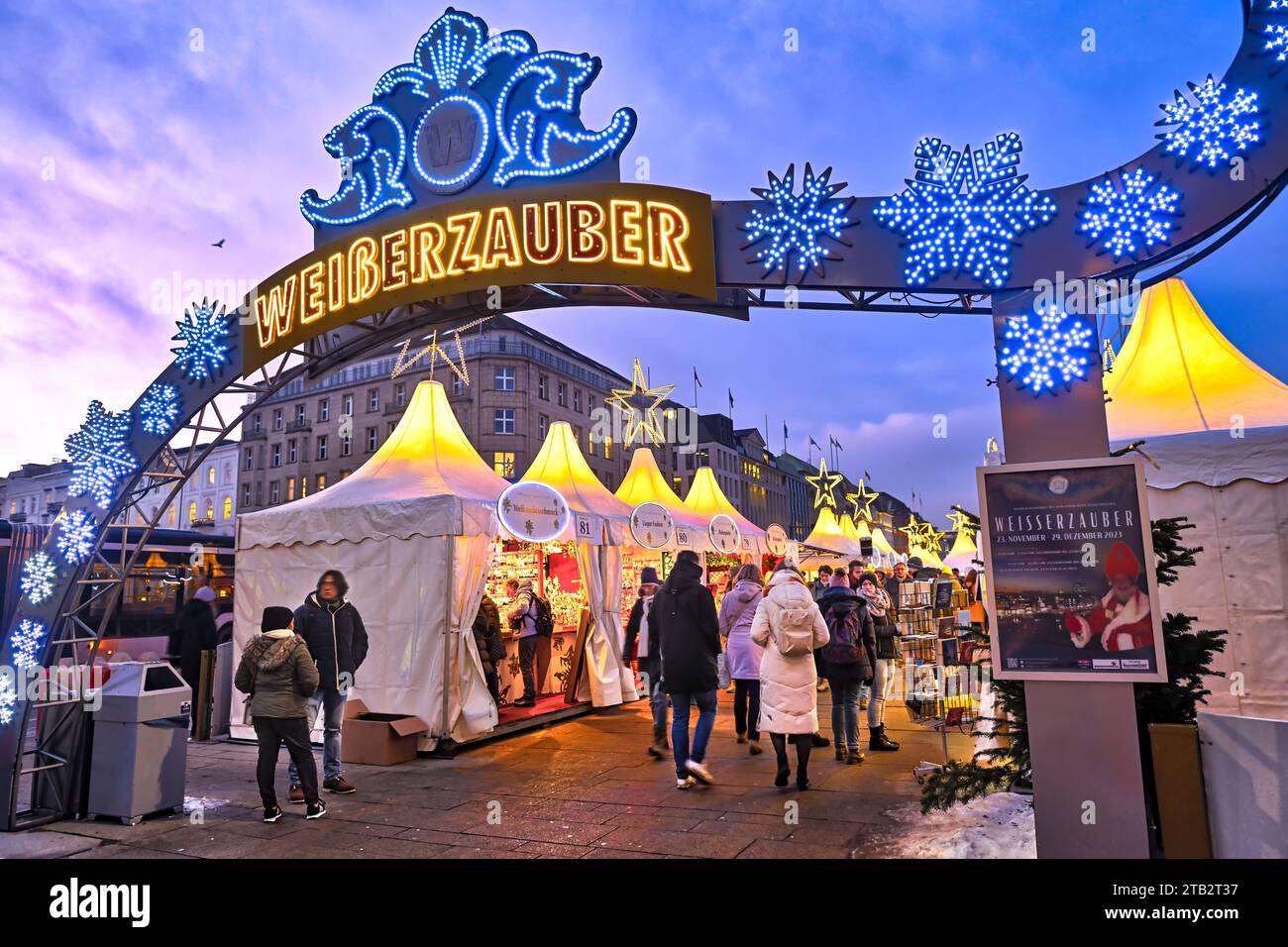 Marché de Noël magie blanche sur le Jungfernstieg à Hambourg, Allemagne, Europe Banque D'Images