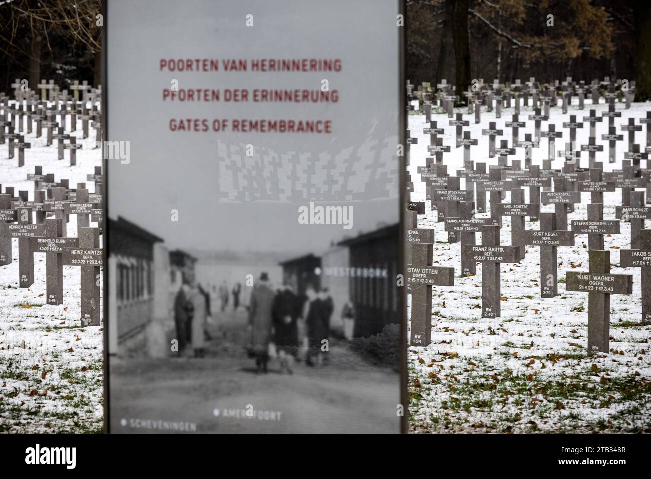 YSSELSTEYN - le mémorial des cinq portes du souvenir au cimetière de guerre allemand Ysselsteyn. Le mémorial est dédié à toutes les victimes de la persécution nationale-socialiste aux pays-Bas pendant la Seconde Guerre mondiale. C'est la première fois que le Volksbund allemand, responsable de l'entretien des tombes, érige un mémorial aux victimes dans un autre pays. ANP ROB ENGELAAR pays-bas Out - belgique Out Banque D'Images