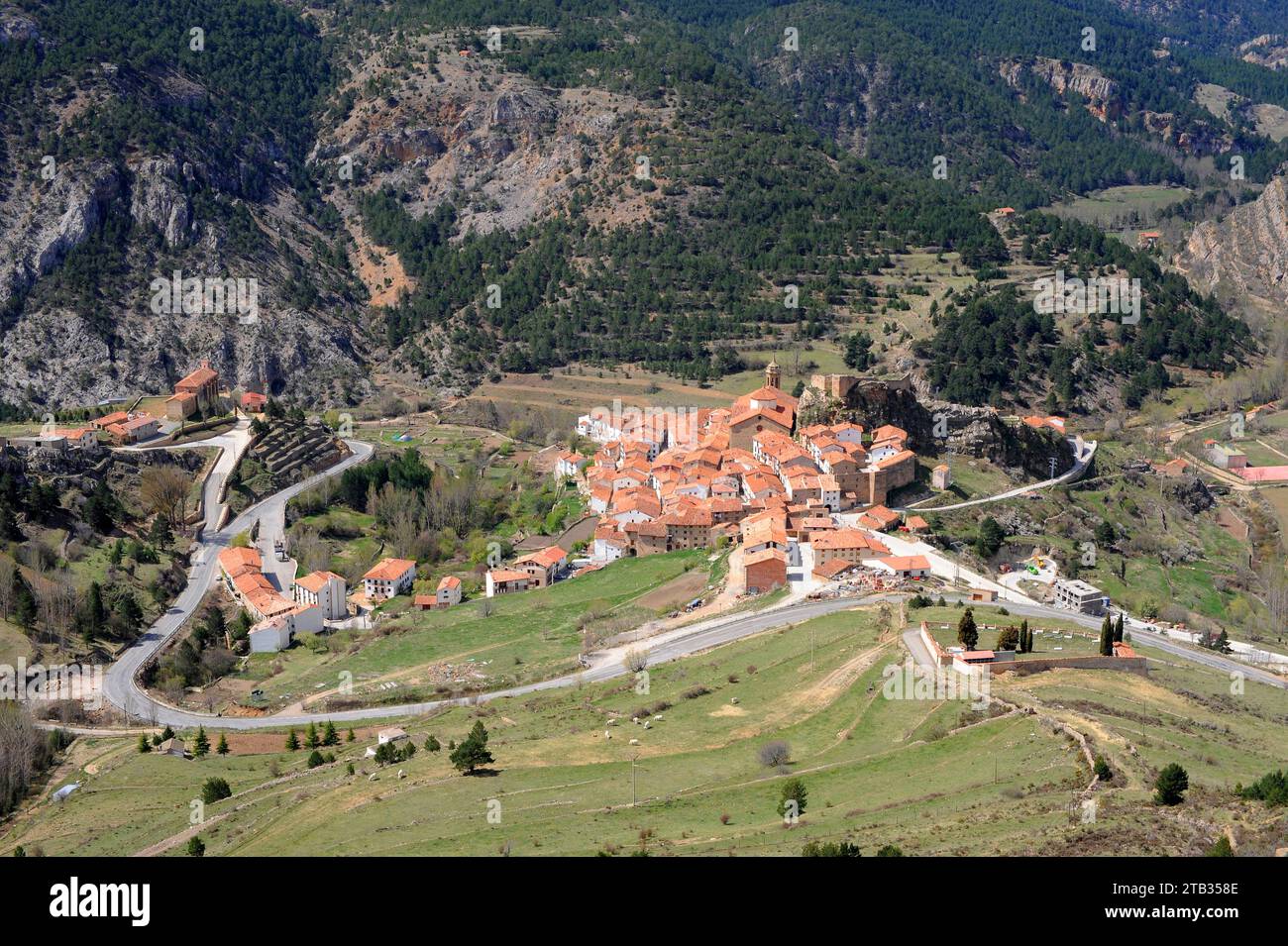 Linares de Mora, vue panoramique. Gudar-Javalambre, province de Teruel, Aragon, Espagne. Banque D'Images