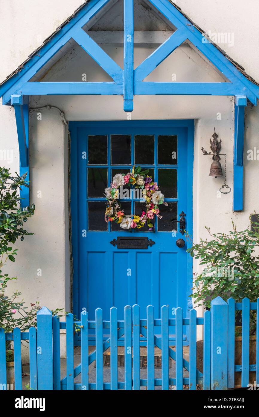 Jolie porte d'entrée Cornish cottage dans le village d'Altarnun, Cornouailles, Angleterre. Automne (septembre) 2022. Banque D'Images