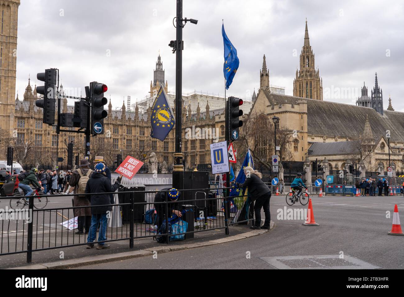 Manifestation anti-Brexit à Londres avec le drapeau de l'UE et l'Union Jack Banque D'Images