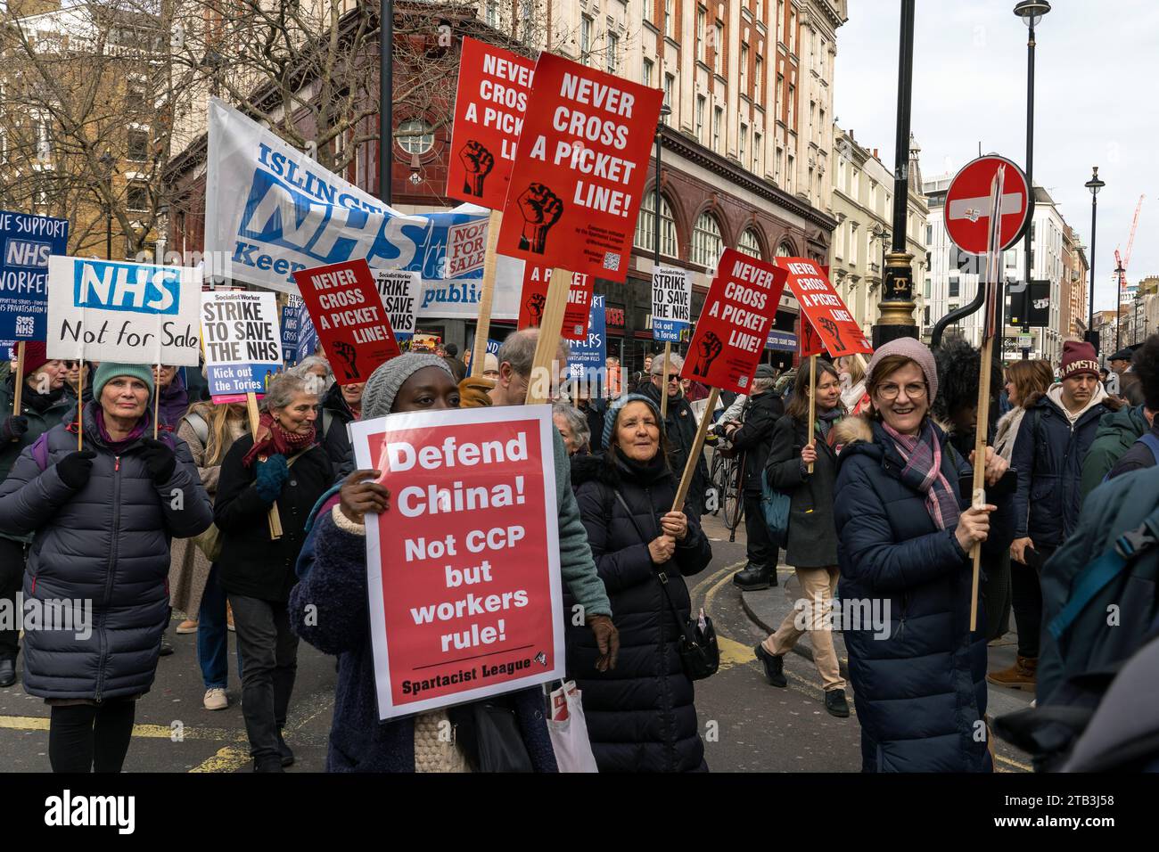 marche de protestation du NHS à Londres, problèmes au Royaume-Uni, problèmes du système de santé, sauvez le NHS Banque D'Images