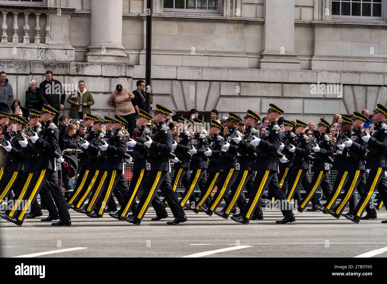 Procession des troupes militaires pour la reine Elizabeth II Banque D'Images