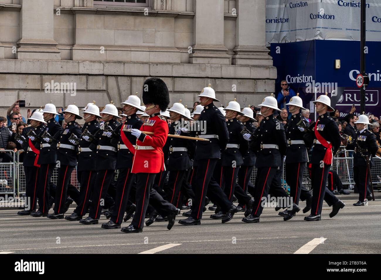 Procession des troupes militaires pour la reine Elizabeth II Banque D'Images