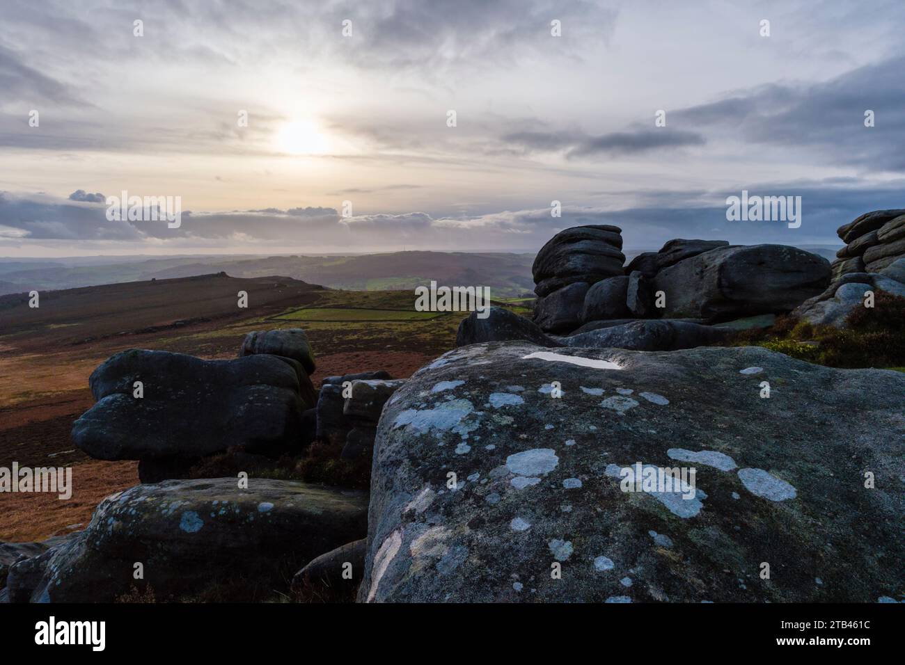 Vue vers la vallée de Derwent depuis Higger Tor, Peak District National Park, South Yorkshire, Angleterre Banque D'Images