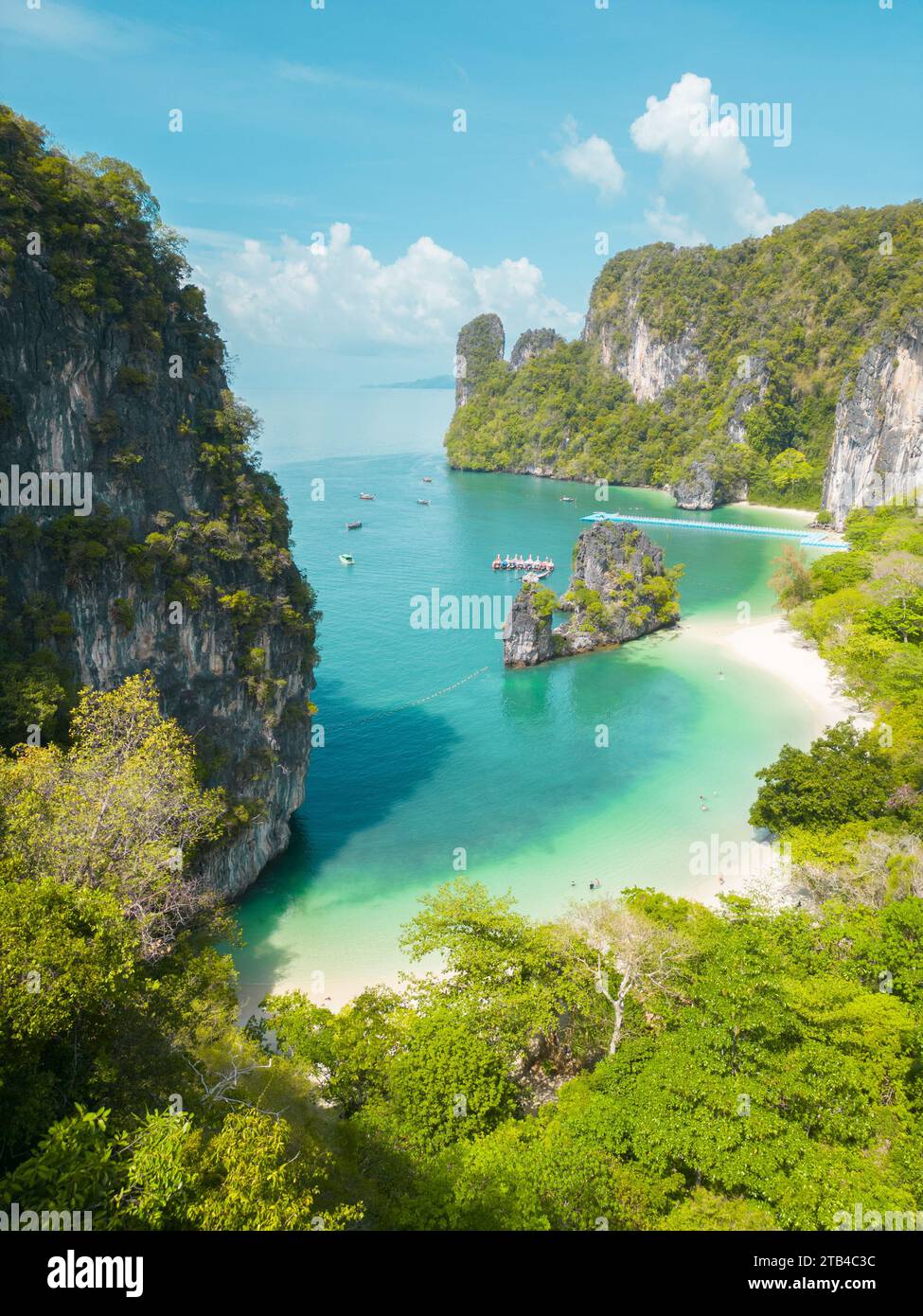 Paradis vu d'en haut : vues aériennes des îles tropicales dans le sud de la Thaïlande Banque D'Images