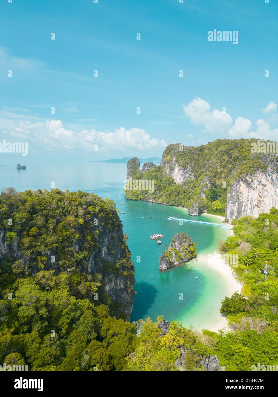 Paradis vu d'en haut : vues aériennes des îles tropicales dans le sud de la Thaïlande Banque D'Images