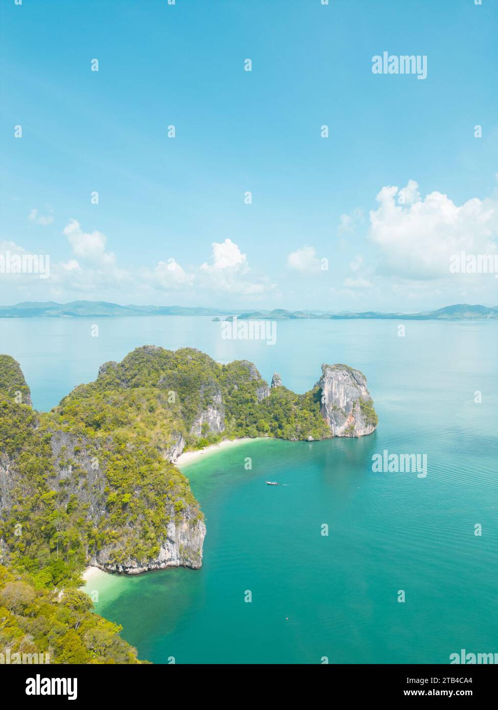 Paradis vu d'en haut : vues aériennes des îles tropicales dans le sud de la Thaïlande Banque D'Images