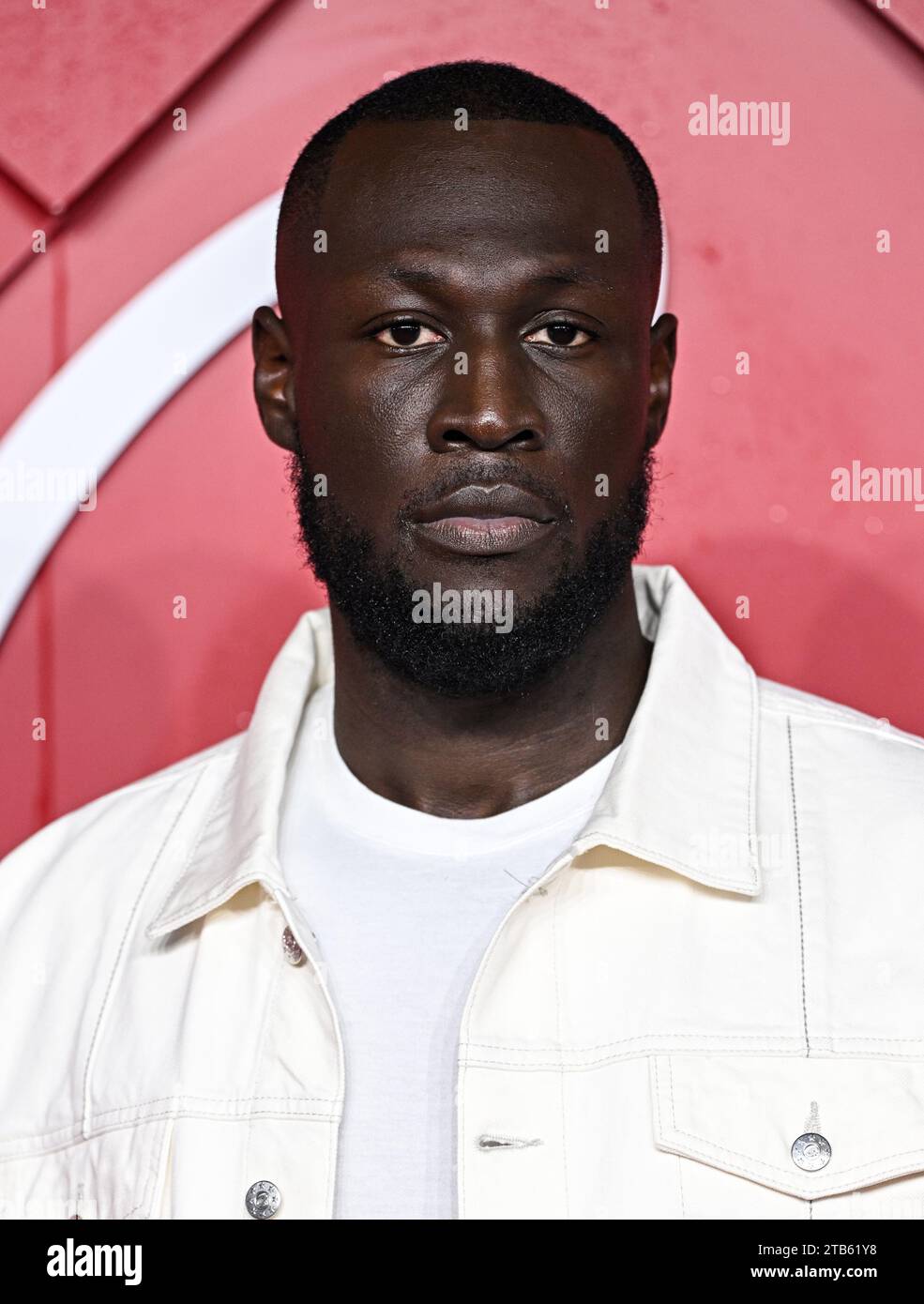 Londres, Royaume-Uni. 4 décembre 2023. Stormzy arrive aux Fashion Awards 2023, Royal Albert Hall, Londres. Crédit : Doug Peters/EMPICS/Alamy Live News Banque D'Images