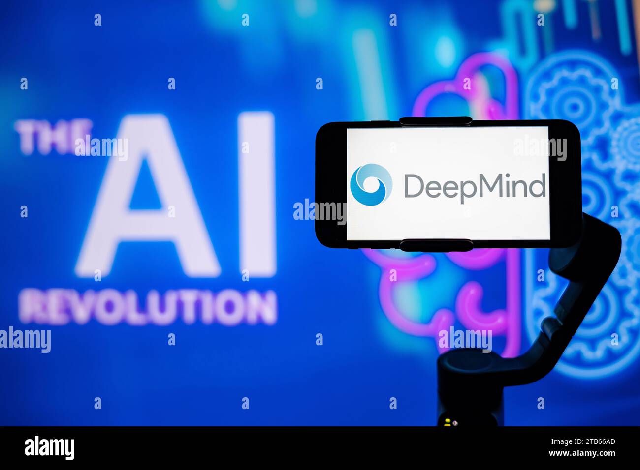 Inde. 27 janvier 2021. Dans cette illustration photo, le logo de DeepMind est affiché sur un écran de téléphone portable avec la révolution de l'IA (intelligence artificielle) écrite en arrière-plan. (Image de crédit : © Idrees Abbas/SOPA Images via ZUMA Press Wire) USAGE ÉDITORIAL SEULEMENT! Non destiné à UN USAGE commercial ! Banque D'Images