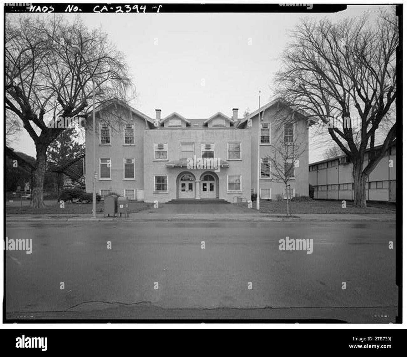 Façade de l'école primaire de Washington, face au nord – Bill Agee, 8 janvier 1994. Banque D'Images