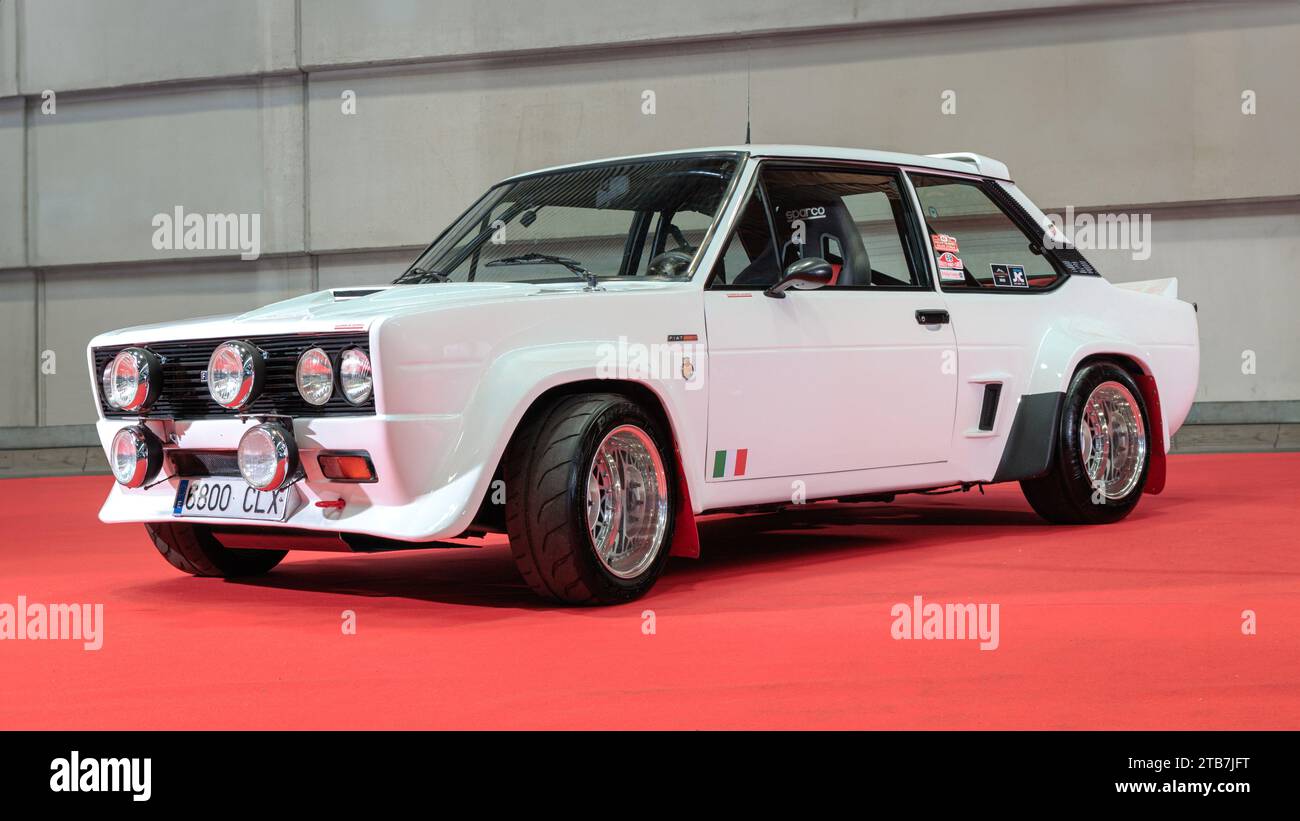 BILBAO, ESPAGNE-11 NOVEMBRE 2023 : 1976 Fiat 131 Abarth Rally Stradale Banque D'Images