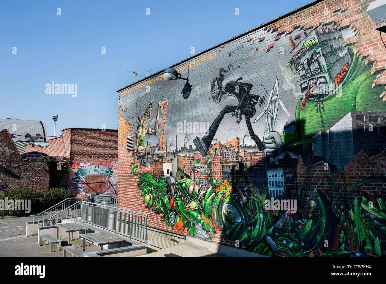Roubaix (nord de la France), salle de concert « la grotte aux poetes », rue du Grand chemin : fresque créée par les friches et des lettres & mémoire Ind Banque D'Images