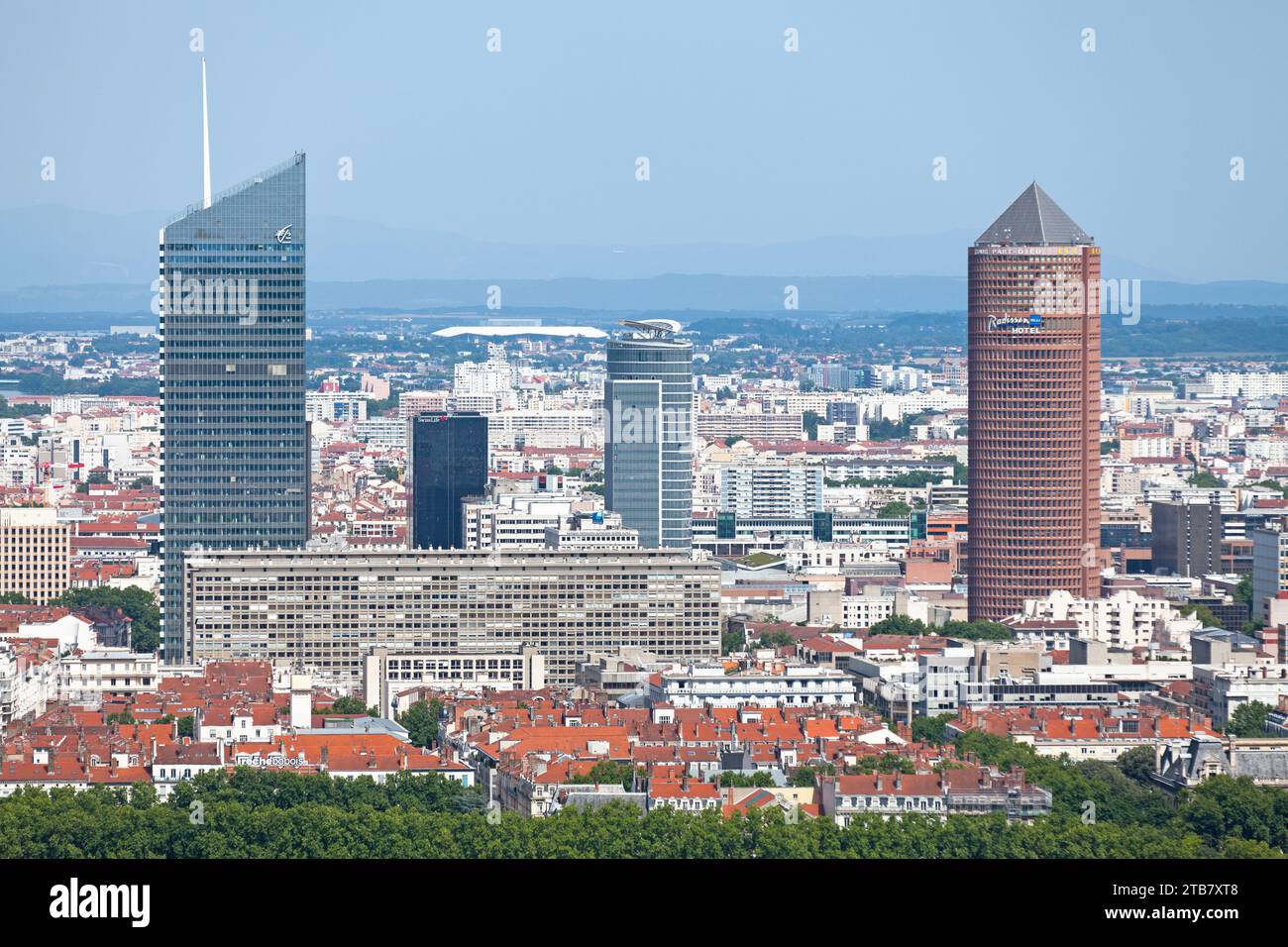 Lyon, France - juin 10 2018 : le quartier de la part-Dieu est le quartier central des affaires de Lyon, situé dans son 3e arrondissement. De gauche à ri Banque D'Images