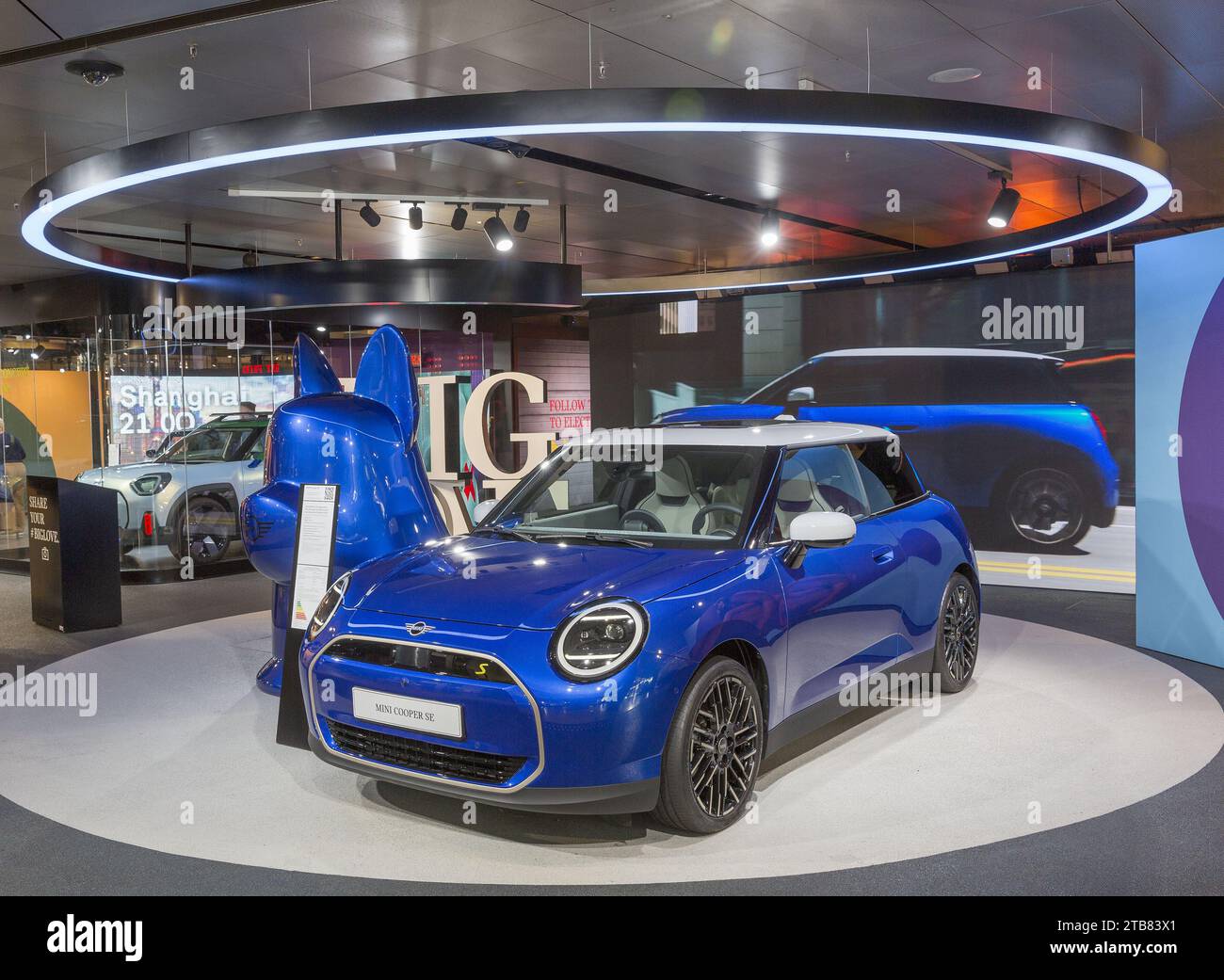 Mini Cooper dans BMW Welt à Munich Banque D'Images