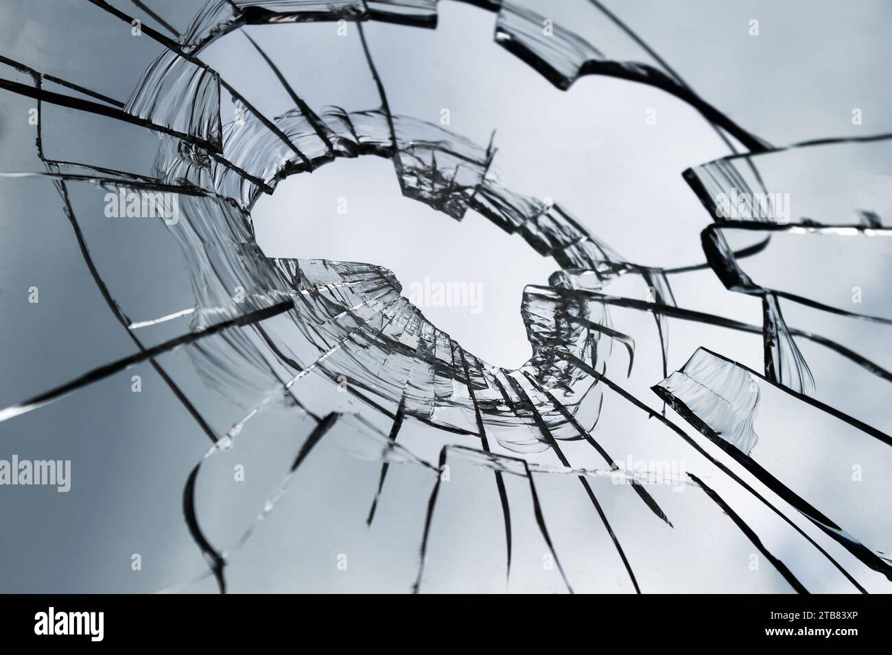 Texture de verre cassé pour le fond. Vitre cassée. Gros plan. Banque D'Images