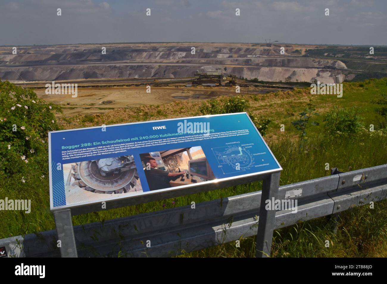 Zone d'observation publique de la mine de lignite à ciel ouvert Garzweiler II, Dusseldorf, Allemagne, mai 2023 Banque D'Images