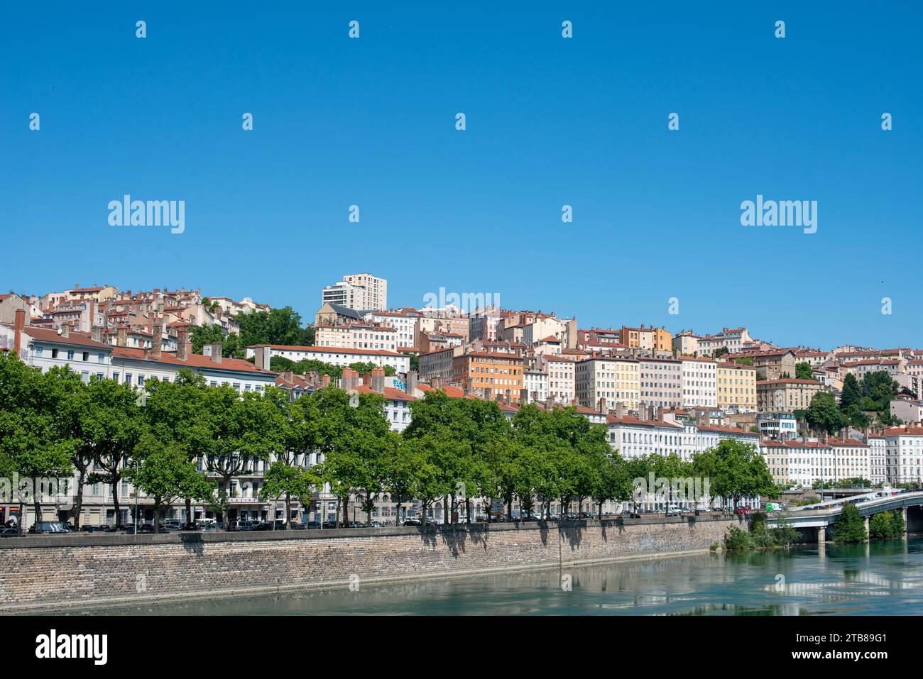 4e arrondissement de Lyon (centre-est de la France) : Propriétés dans le quartier de la Croix Rousse vues du pont « pont Morand ». Quais, W Banque D'Images