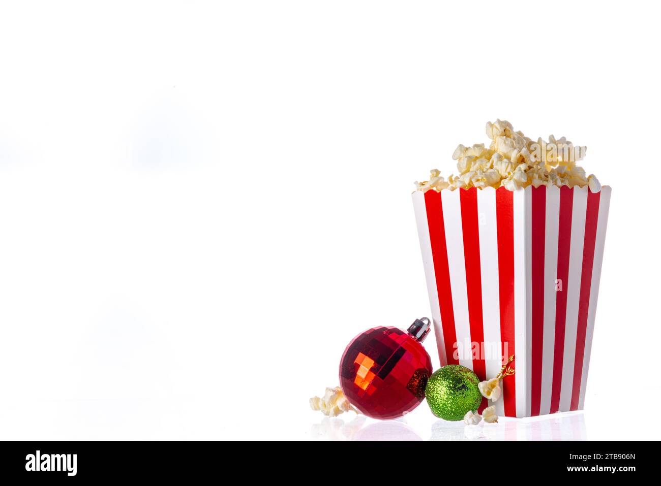 Partie de nuit de film de Noël, rassemblez des amis et la famille pour le home cinéma. Invitations au nouvel an, première du film de Noël avec clapperboard, Noël Banque D'Images