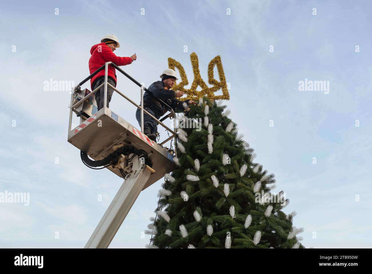 2023-12-05 Kiev, Ukraine. Décoration d'arbre de Noël fonctionne pendant l'invasion russe fullscale de l'Ukraine. Banque D'Images