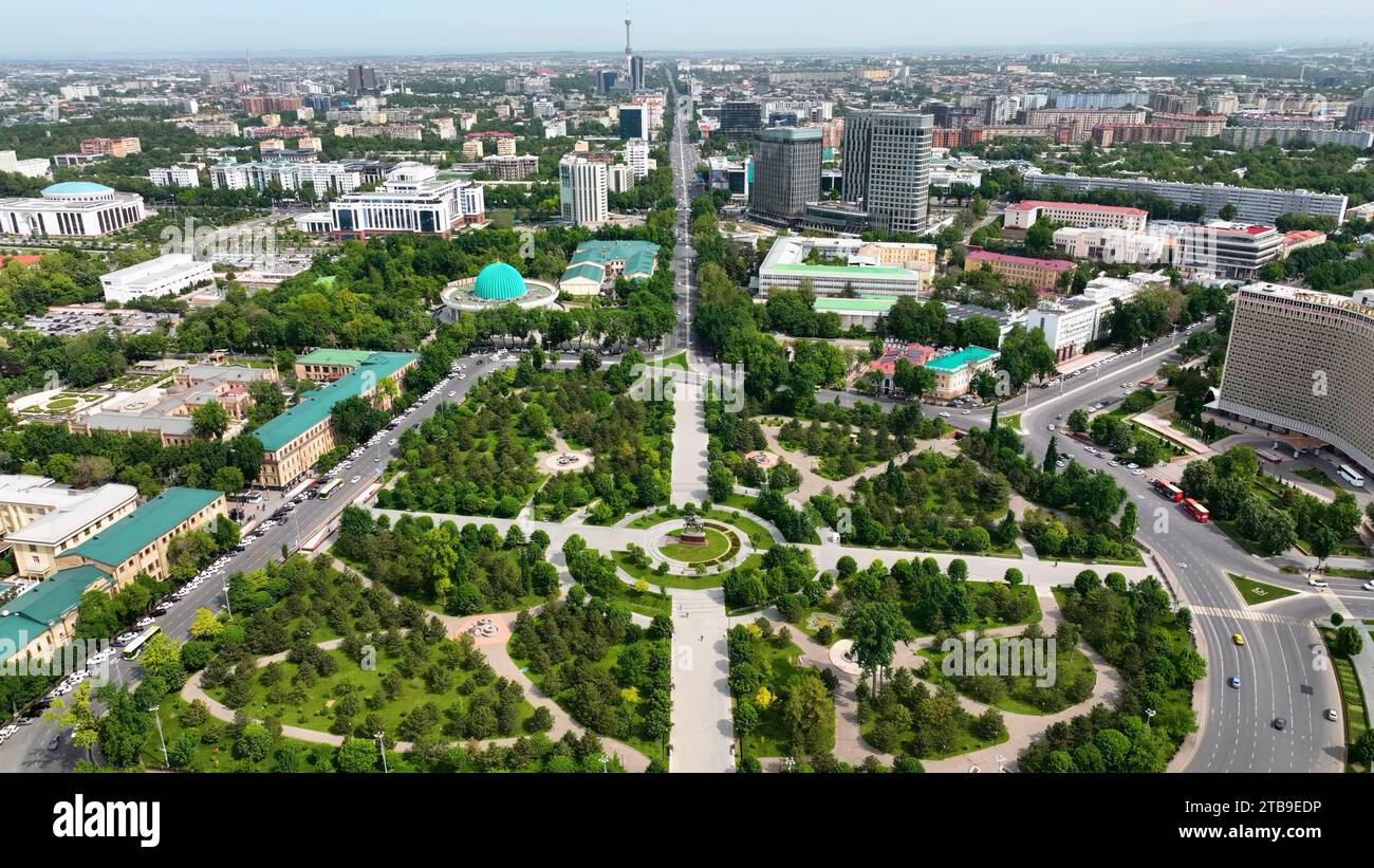 Tachkent, Ouzbékistan - 24 mai 2022 : vue aérienne de la place Amir Timur à Tachkent Ouzbékistan avec le bâtiment de l'Hôtel Ouzbékistan Banque D'Images