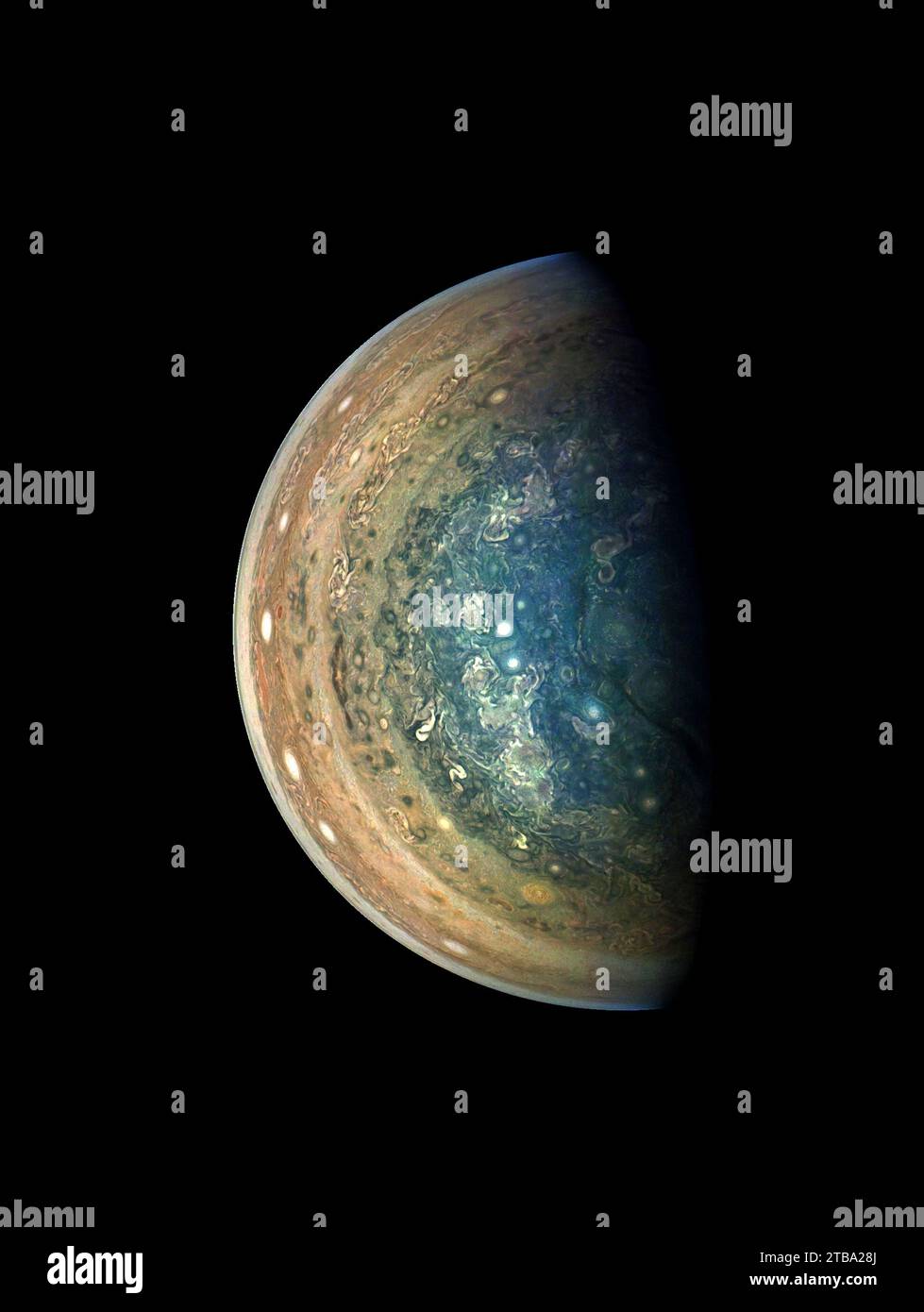 La région polaire sud tourbillonnante de Jupiter, capturée par la sonde Juno lors d'un survol. Banque D'Images
