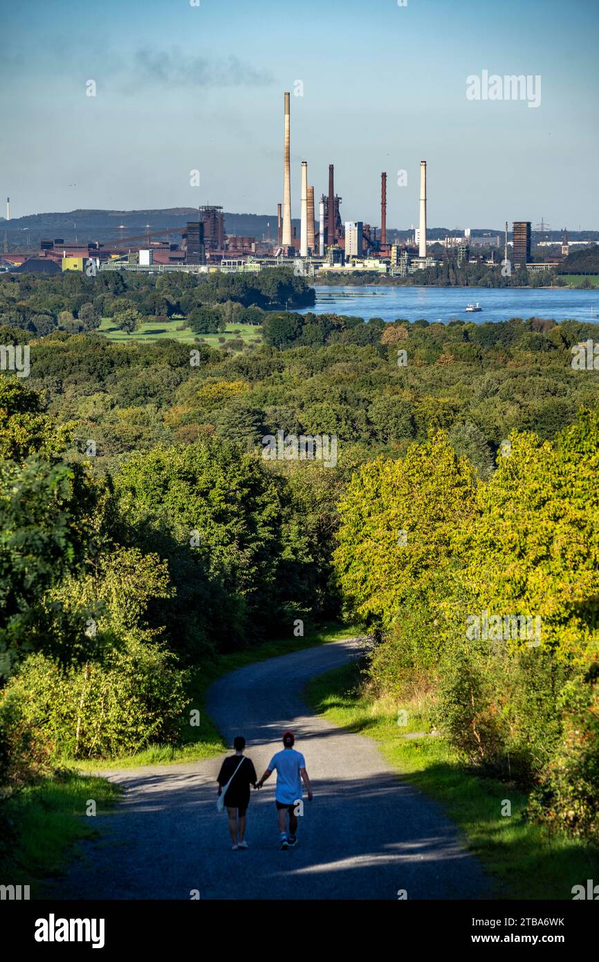 Vue, depuis le tas de Rheinpreußen à Moers, à travers le Rhin jusqu'à l'aciérie ThyssenKrupp à Duisburg-Beeckerwerth, hauts fourneaux, cokéfaction Banque D'Images