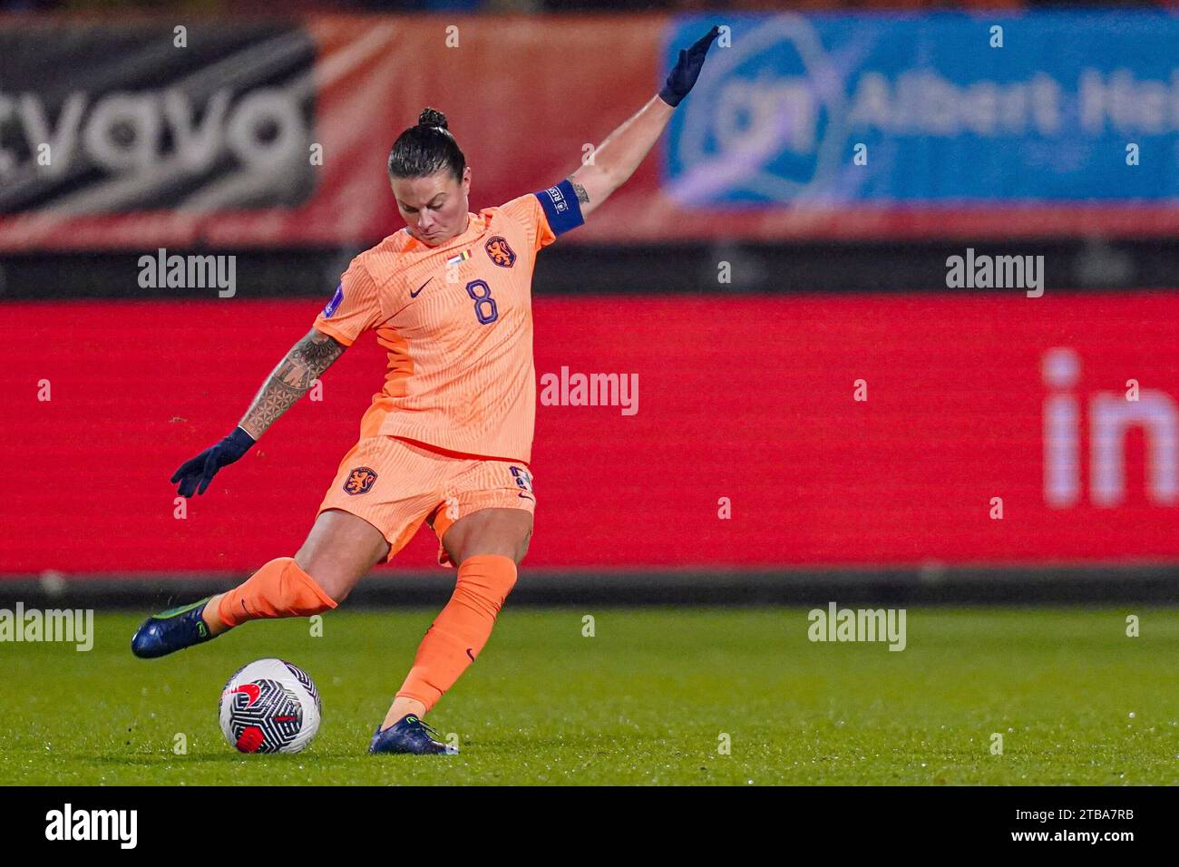 Tilburg, Niederlande. 05 décembre 2023. Sherida Spitse, des pays-Bas, donne un coup de pied au match de Groupe 1 de l'UEFA Womens Nations League - League A entre les néerlandaises et les Belges le 5 décembre 2023 à Tilburg, pays-Bas Credit : dpa/Alamy Live News Banque D'Images