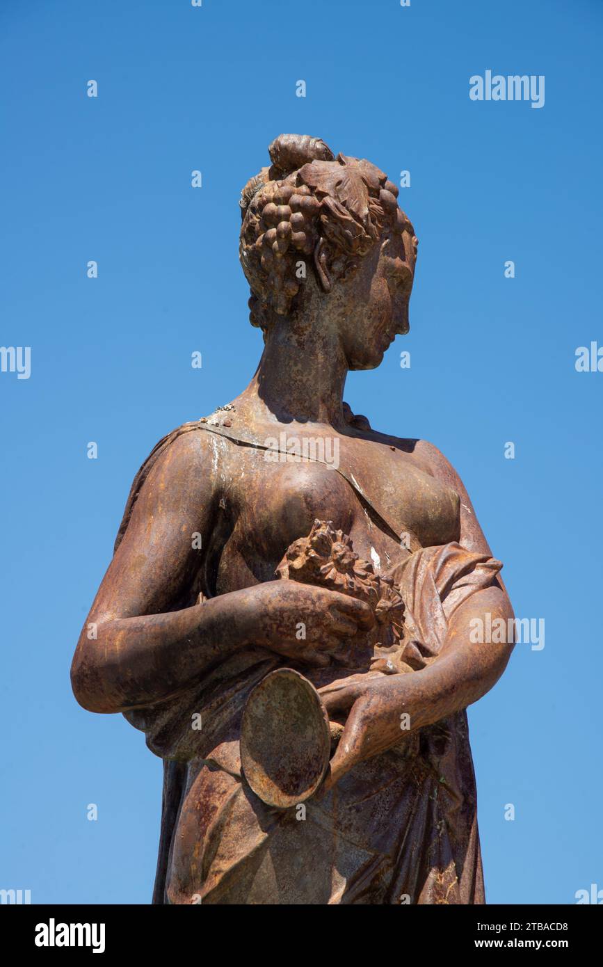 Statues féminines dans le parc Meastranze à Catane, Sicile Banque D'Images