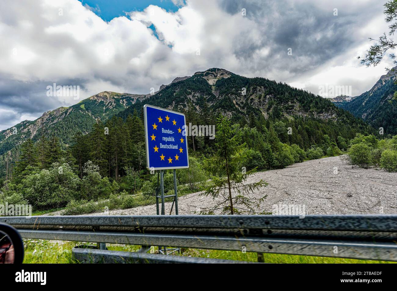 großer Alpsee, das vielseitige Naturerlebnis im Oberallgäu : der Große Alpsee-Rundweg Banque D'Images