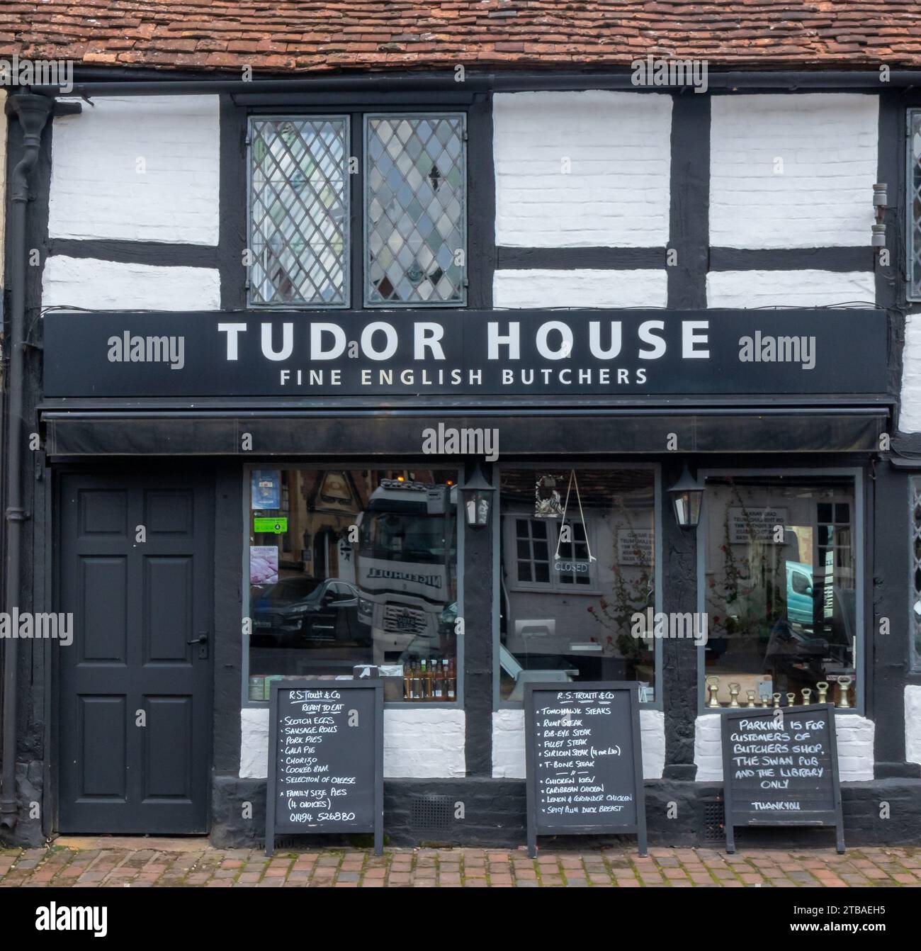 Tudor House, boucheries anglaises fines, West Wycombe, Buckinghamshire, Angleterre, ROYAUME-UNI Banque D'Images