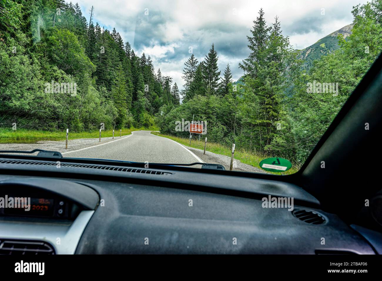 großer Alpsee, das vielseitige Naturerlebnis im Oberallgäu : der Große Alpsee-Rundweg Banque D'Images