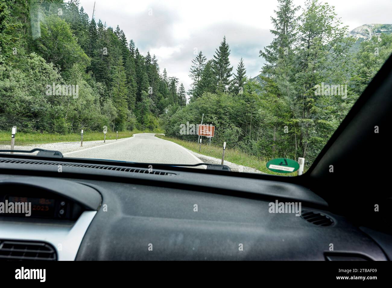 großer Alpsee, das vielseitige Naturerlebnis im Oberallgäu : der Große Alpsee-Rundweg Banque D'Images